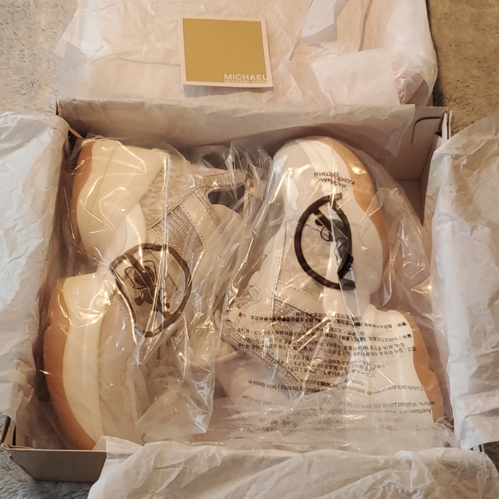 BRAND NEW !! STILL IN ORIGINAL BOX  Michael Kors Sneakers Size 8